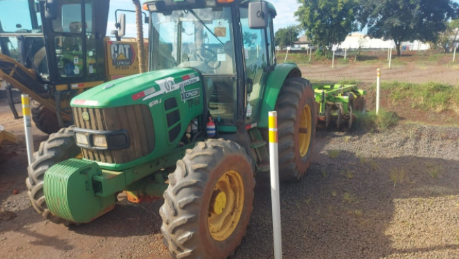 Trator Agrícola Cabinado John Deere 6125j - ANO 2014 